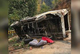 भारतीय तीर्थयात्री सवार जीप प्युठानमा दुर्घटना : एकको मृत्यु, २० जना घाइते