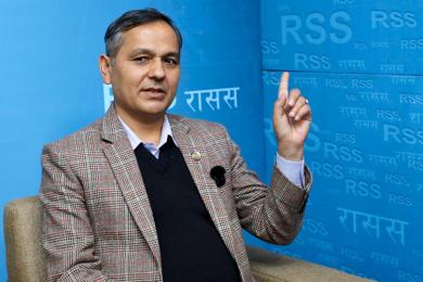 गृहमन्त्री अर्यालद्वारा मतदानस्थलको अनुगमन, प्रहरी मुख्यालयमा निर्वाचन व्यवस्थापन केन्द्रको निरीक्षण