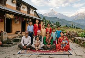 सातवटा ‘बार’ भन्दा महान् – परिवार