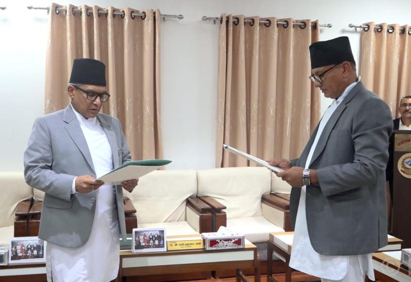 प्रधानन्यायाधीशद्वारा प्रमुख निर्वाचन आयुक्तको शपथ