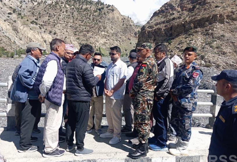 पूर्वाधारमन्त्री लम्साल कोरला सडकको निरीक्षणमा