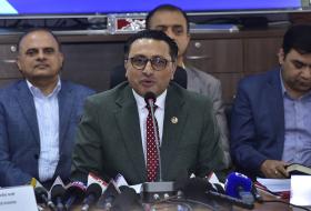 उपभोक्तालाई ‘लट्री टिकट’बाटै लखपति बनाउँछौँः अर्थमन्त्री डा वाग्ले