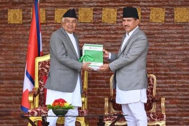महालेखापरीक्षकको वार्षिक प्रतिवेदन राष्ट्रपति पौडेलसमक्ष पेश