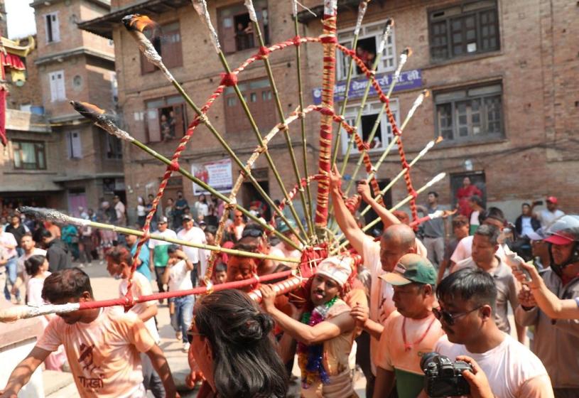 आज मध्यपुरथिमिमा जिब्रो छेड्ने जात्रा, नगर परिक्रमा गरिँदै