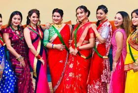 ८ जना गायिकाको स्वरमा, १६ जना मोडलको अभिनय