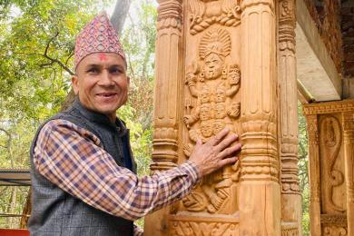 काष्ठकलामा सात पुस्तादेखिको विरासत जोगाउँदै भीमबहादुर