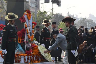 राष्ट्रपतिद्वारा पृथ्वीनारायण शाहको सालिकमा पुष्पहार अर्पण