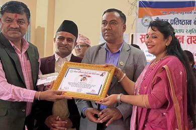 साहित्यकार डा. लम्साललाई क्षेत्रप्रताप साहित्य पुरस्कार प्रदान