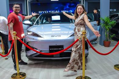 यी हुन् नाडामा सार्वजनिक भएका नयाँ ईभी, कुन गाडीको कति पर्छ मूल्य ? 