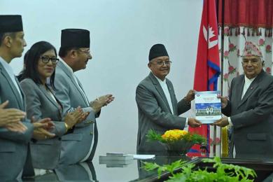 राष्ट्रपति समक्ष निर्वाचन आयोगको प्रतिवेदन पेश 