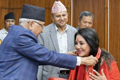 अभिनेत्री करिश्मा भन्छिन् : एमाले रोज्नुको कारण अध्यक्ष ओली 