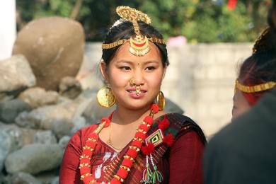 लिम्बु वेषभुषामामा  युवती