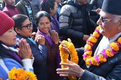 एमाले अध्यक्ष ओली जन्मजिल्लाका सर्वसाधारणसँग छलफलमा