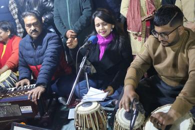 नातीकाजीको ९९ औँ जन्मजयन्तीका अवसरमा पशुपतिनाथमा भजन प्रस्तुत