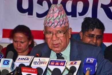 माधव नेपाल भन्छन् : ‘सभामुखले खुरुक्क राजीनामा दिने ? यो कुरा केपी ओलीले नचिताए हुन्छ’