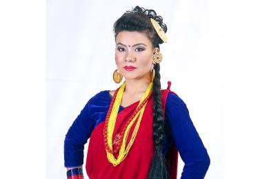 क्यारेक्टरमा फिट मीना 