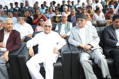 एमाले पार्टी कार्यालय च्यासलमा शीर्ष नेता