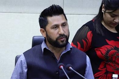 ‘कुनै ईफ, बट’को सहारा नलिई सहर्ष पराजय स्वीकार गर्न कार्यकर्तालाई रवि लामिछानेको निर्देशन 