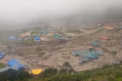 बाढीले कुरूप बनायो पर्यटकीय गाउँ थामे (तस्बिरहरू) 