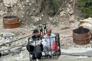 तुइन र फड्केले जोडियो तातोपानी नाका