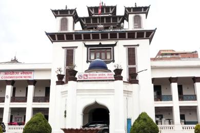 निर्वाचन आयोगले भन्यो एमाले र माओवादी केन्द्रलाई फरक फरक दलका रुपमा बुझ्नु 