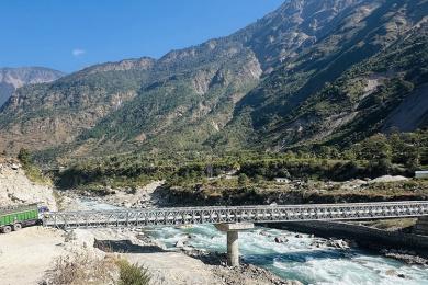 कर्णालीको स्याउ र जडीबुटीले पाउन थाल्यो बजार, समृद्धिको आधार बन्ला सडक ? 