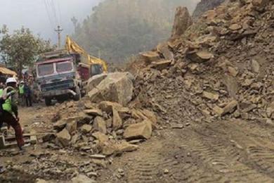 वर्षाले उदयपुरका ग्रामीण सडक अवरुद्ध