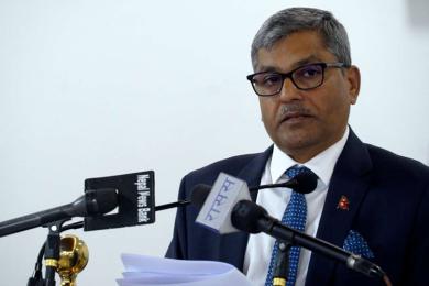 लगानीमा कमी आउँदा आर्थिक विकासमा समस्या देखियो: गभर्नर अधिकारी