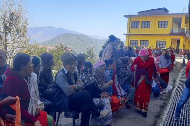 बिहेको खर्च रकम कटाएर गाउँमै निःशुल्क स्वास्थ्य शिविर