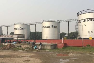 आयल निगमका कार्यकारी निर्देशक भन्छन् : तेल खरिद गर्ने पैसा छैन 