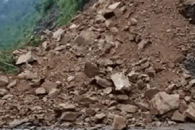 सुक्खा पहिरोले कालीगण्डकी करिडोरको पर्वत खण्ड अवरुद्ध