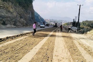 मध्यपहाडी लोकमार्गः हरिचोक-याम्दी सडक स्तरोन्नतिको काम तीव्र