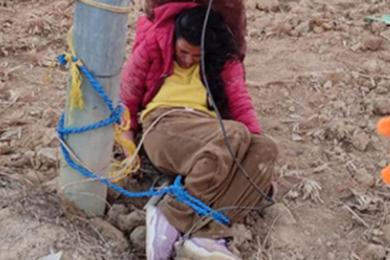 सिन्धुलीमा महिलालाई पोलमा बाँधेर बेहोस हुने गरी कुटपिट