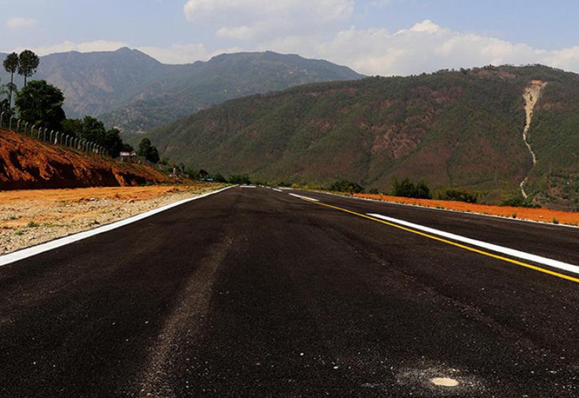 बलेवा विमानस्थल : जहाज चढ्न पाइने टुङ्गो छैन
