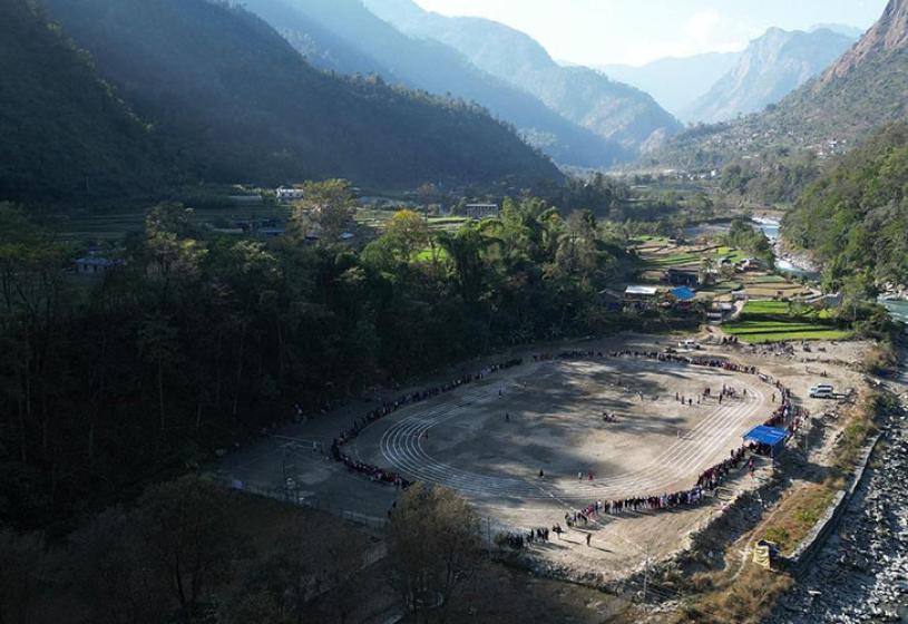 झाडीले भरिएको बगर बन्यो खेलमैदान