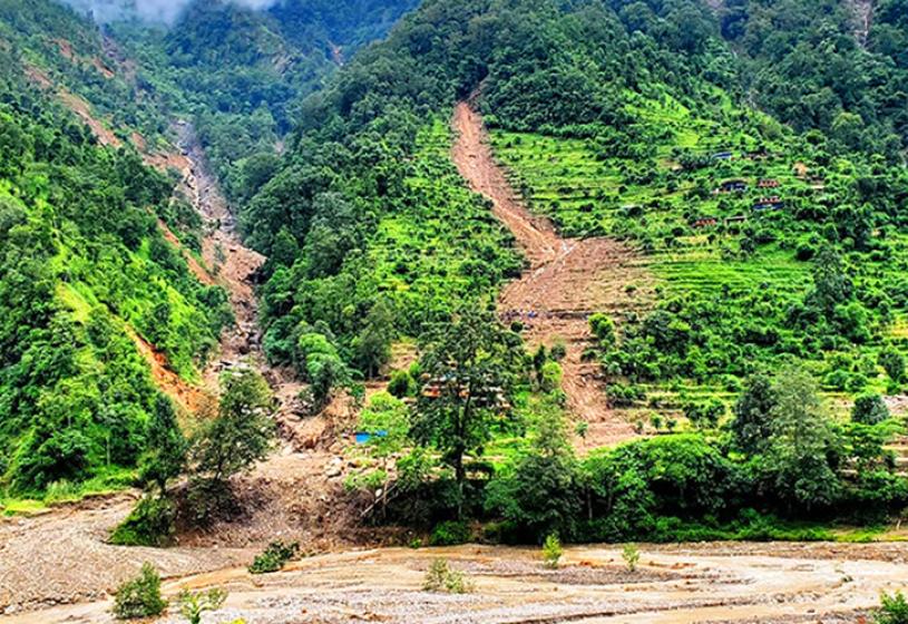 ‘जहींतहीं बाटोले गाउँमा सुविधाभन्दा दुःख धेरै’ 